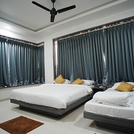 Hotel Oberon Solapur Dış mekan fotoğraf