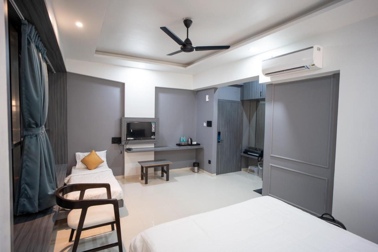 Hotel Oberon Solapur Dış mekan fotoğraf