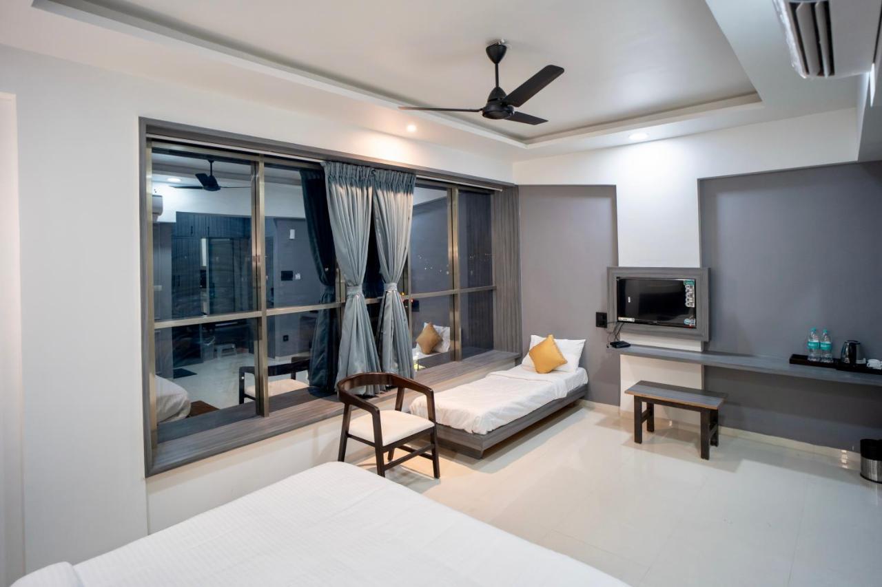 Hotel Oberon Solapur Dış mekan fotoğraf