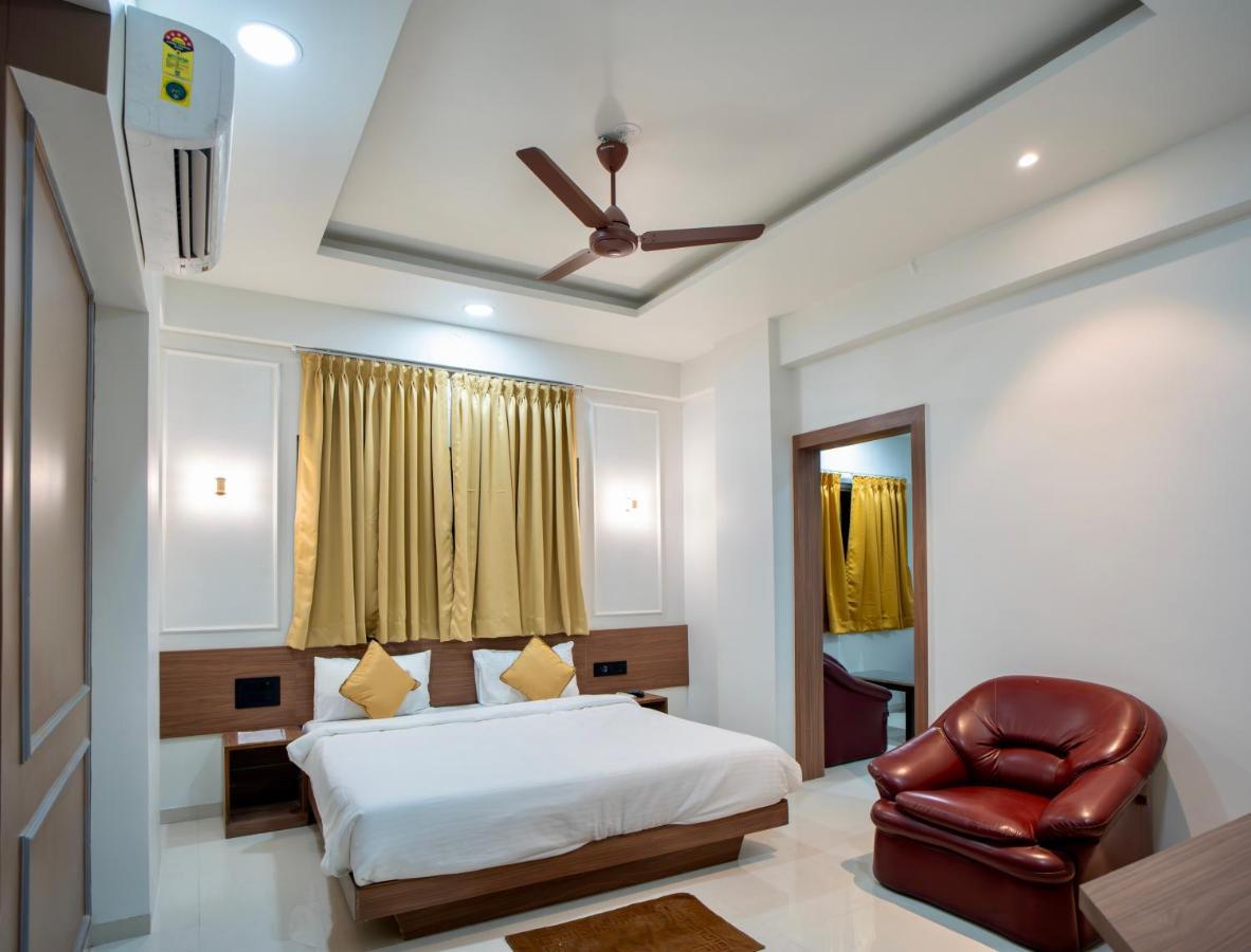 Hotel Oberon Solapur Dış mekan fotoğraf