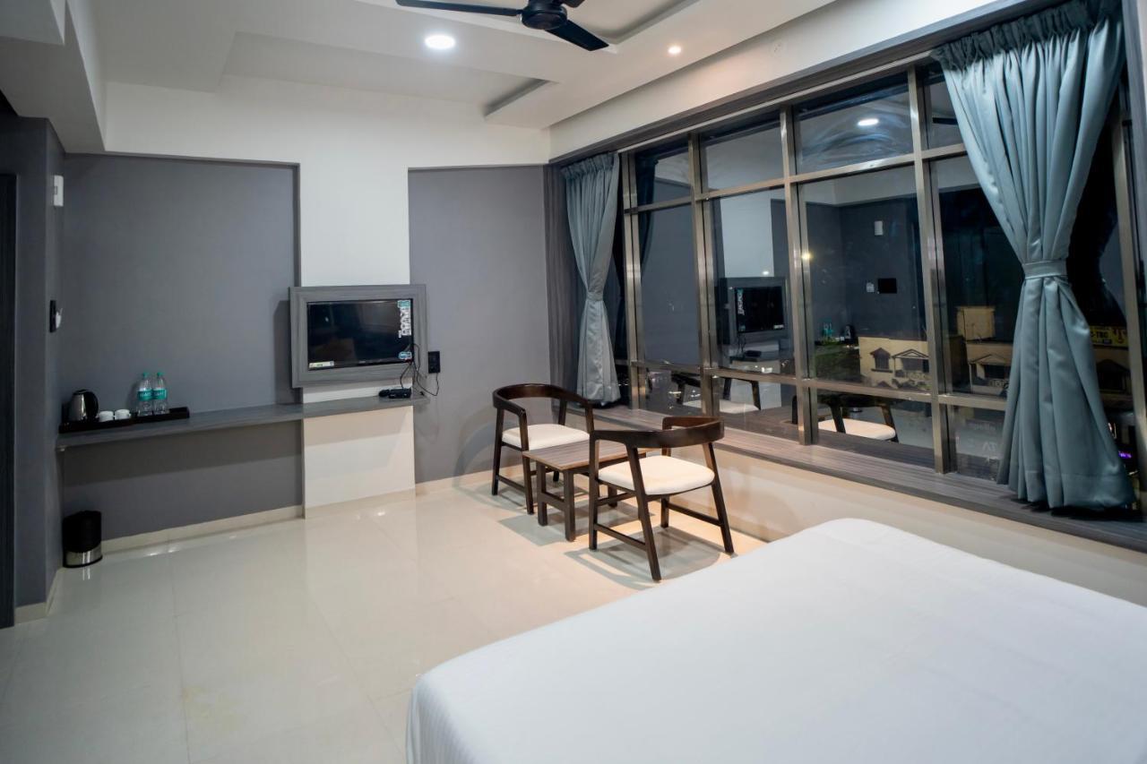 Hotel Oberon Solapur Dış mekan fotoğraf