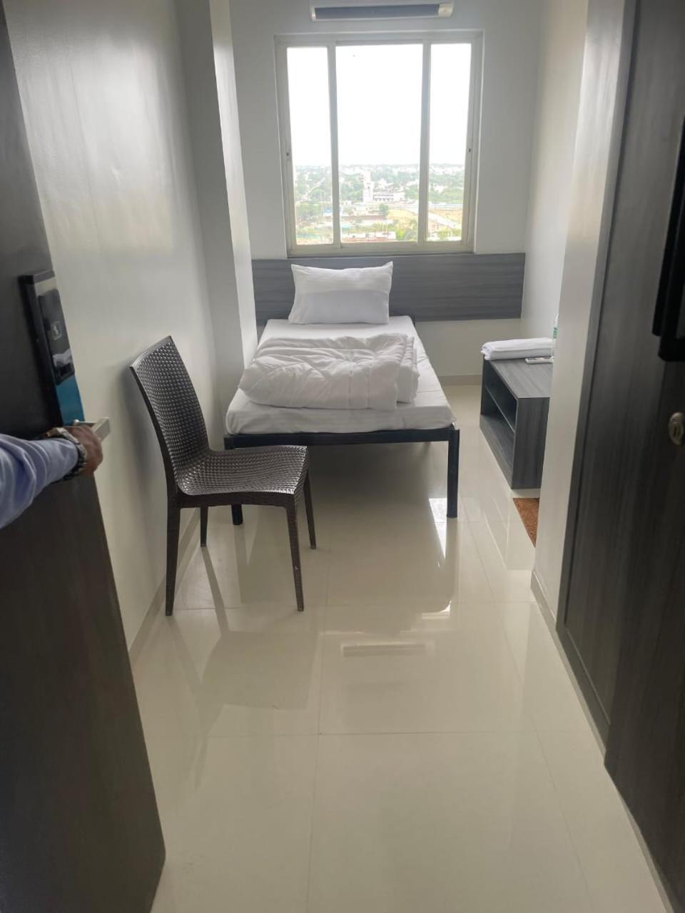 Hotel Oberon Solapur Dış mekan fotoğraf