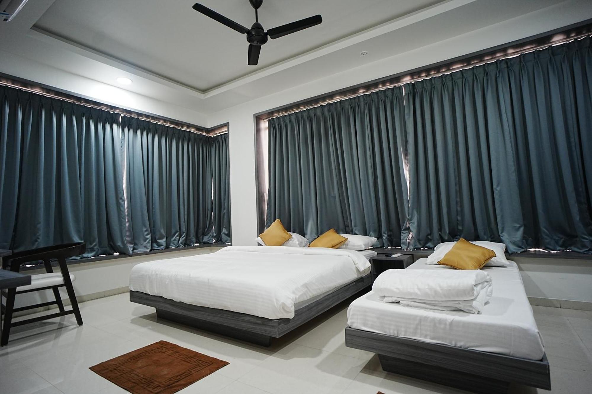 Hotel Oberon Solapur Dış mekan fotoğraf