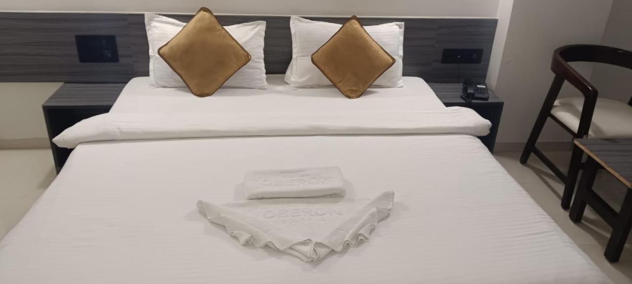Hotel Oberon Solapur Dış mekan fotoğraf